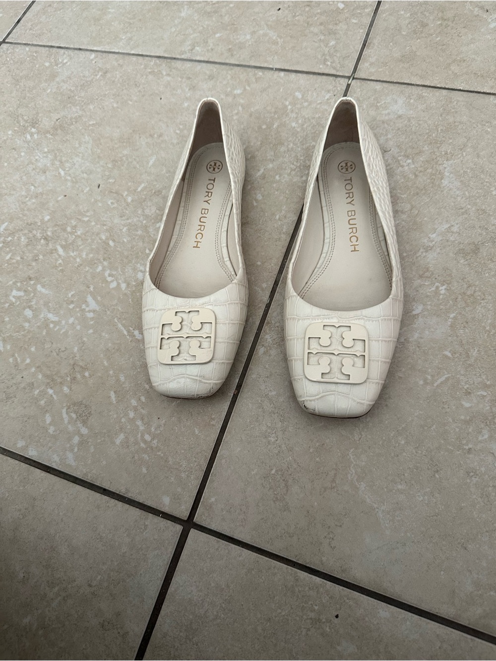 CLASSIC TORY  BURCH BALLET FLATS CROCODILE SKIN TEXTURE LEATHER ( MINOR SCUFFS)